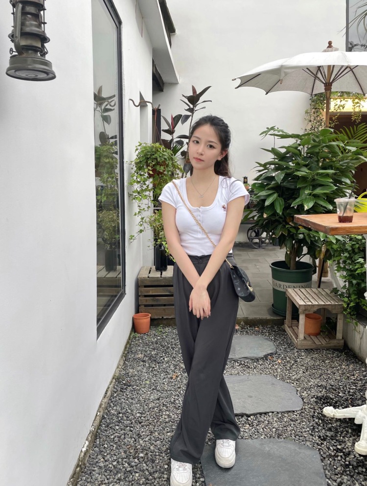 55-浙江省·杭州市·萧山区-微博 抖音-我擅长摄影，是学校摄影社一员，自认为图片p的还不错，因为室友在寄拍方面有一定的粉丝与收获，自己也想试一试，我会认真对待需要完成的单子，进行拍摄与后期