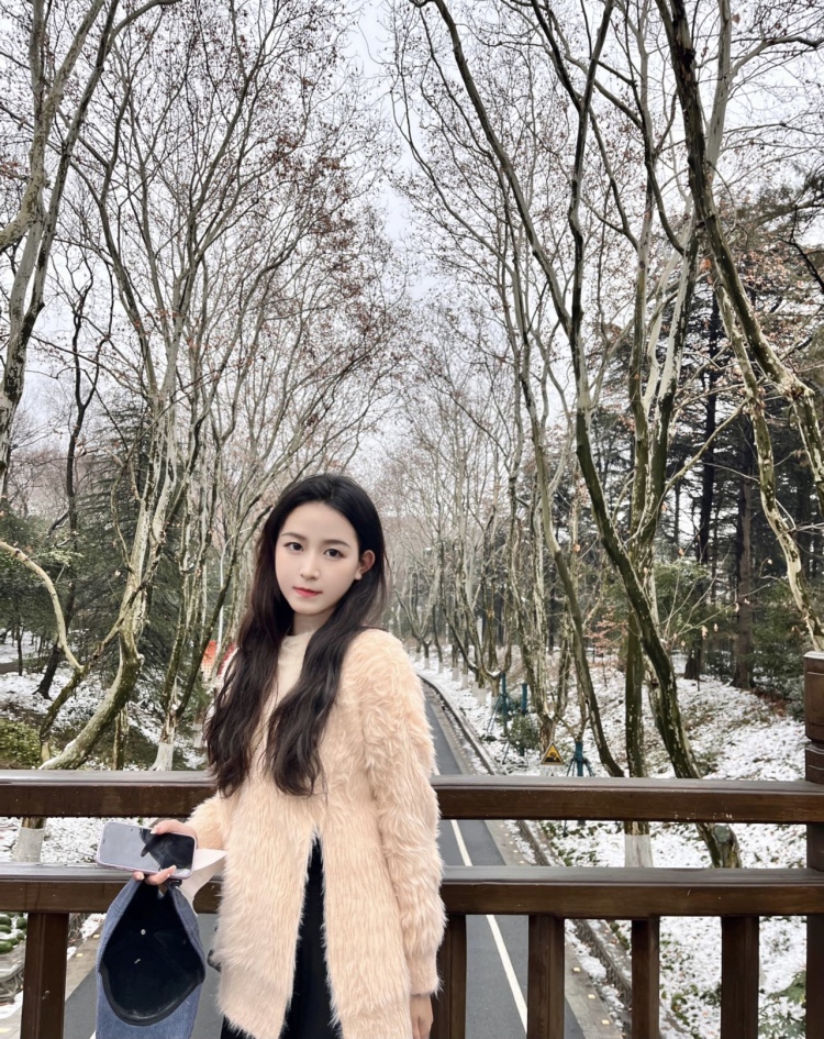 55-浙江省·杭州市·萧山区-微博 抖音-我擅长摄影,是学校摄影社一员,自认为图片p的还不错,因为室友在寄拍方面有一定的粉丝与收获,自己也想试一试,我会认真对待需要完成的单子,进行拍摄与后期