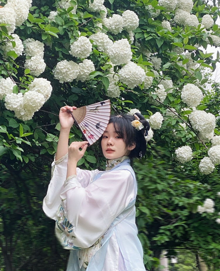 听🍃-浙江省·宁波市·余姚市--可以叫我小满
互勉写真模特一枚,接寄拍,一单100左右,会修图,返图超快!下面是一些写真和日常照~(日常照都是自己拍自己修的,图片是本人!)有拍照经验,很开心可以一起合作呀!