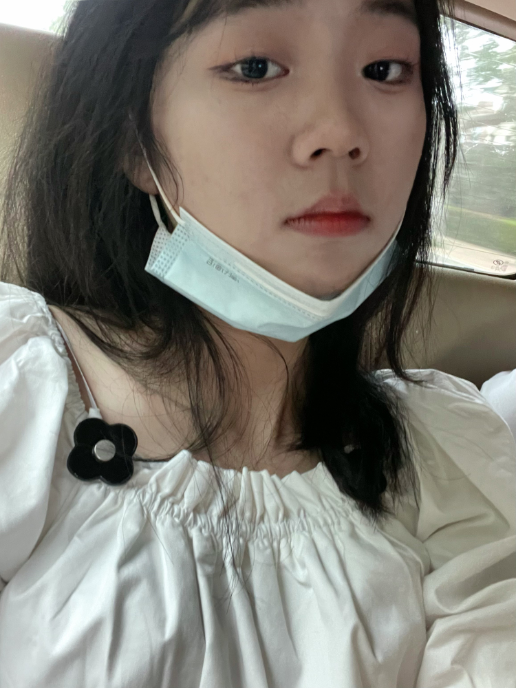 妍妍-山东省·青岛市·黄岛区--身高168 体重48 很好说话的一个人哦 拍照技术还不错 经验也还可以 费用不卡找我好商量