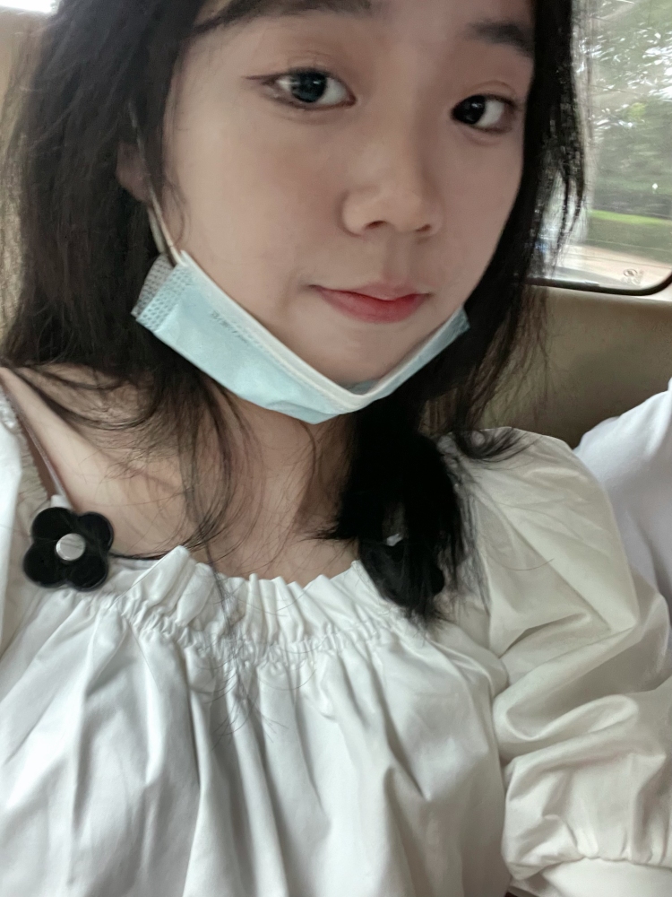 妍妍-山东省·青岛市·黄岛区--身高168 体重48 很好说话的一个人哦 拍照技术还不错 经验也还可以 费用不卡找我好商量