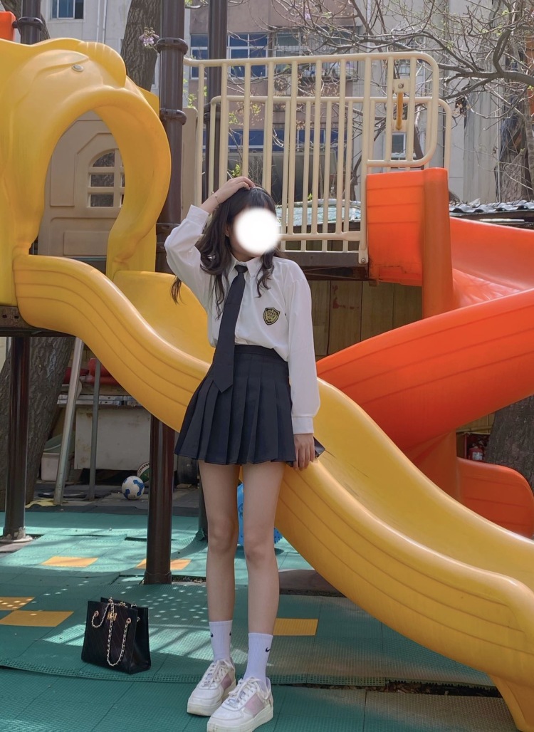 山谷.-河南省·开封市·禹王台区--本人身高160 体重 42kg 有充足时间 喜欢拍照批图 研究各种类型穿搭 会使用美图~美图秀秀800粉丝.
