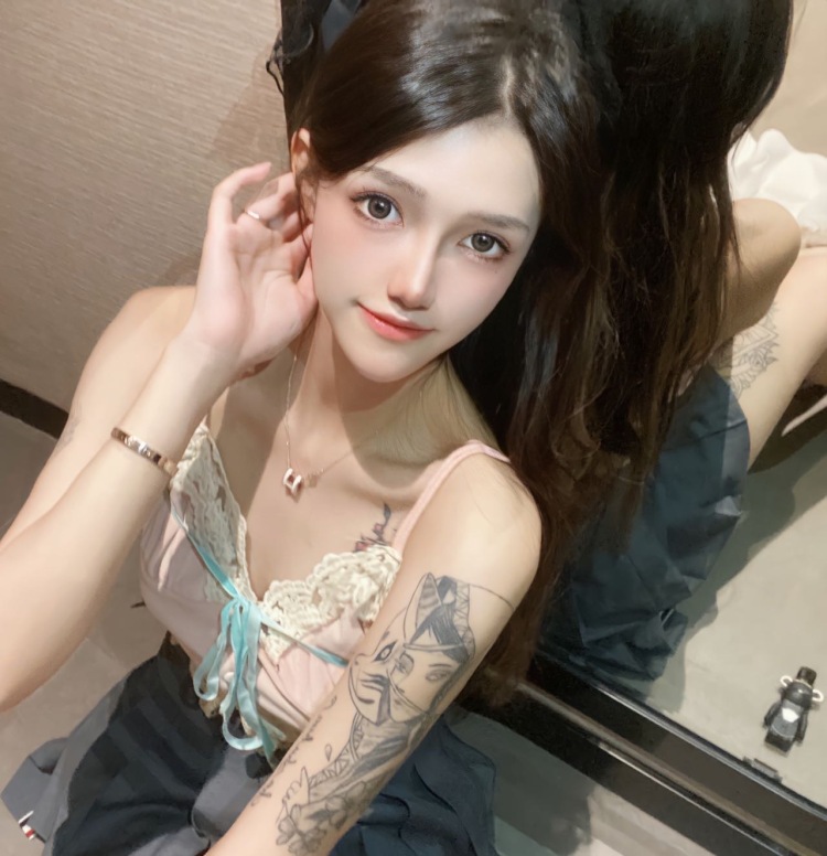 ᴅɪɴɢ-广东省·深圳市·龙华区-小丁-身高173  体重102 经常拍探店或者寄拍之类的 会p图  s房勿扰