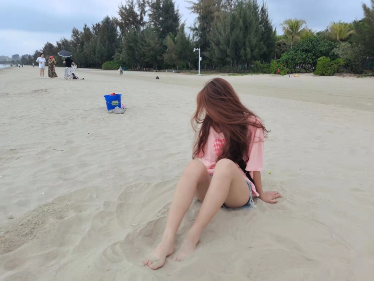 达不溜-海南省·三亚市·吉阳区--大家好
接各种寄拍 送拍 (衣服 收拾 化妆品等)
化妆拍图
身高165
体重95