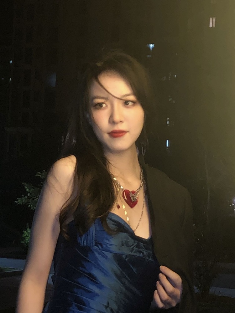 Jasmine🍓-上海市·上海市·徐汇区-抖音微博-新人一枚👻接寄拍,淘宝买家秀,开箱测评也可尝试。身高177cm,体重54kg,爱拍照会p图,有需要请找我🥳
