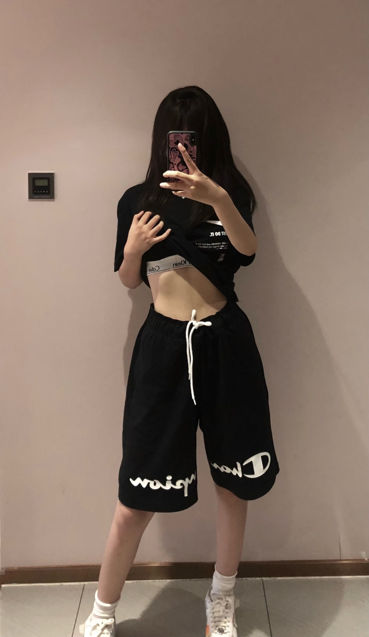 KIKI.-陕西省·咸阳市·秦都区-抖音-接寄拍 身高170体重96 爱好拍照p图 穿衣风格多样 有意联系我^ ^