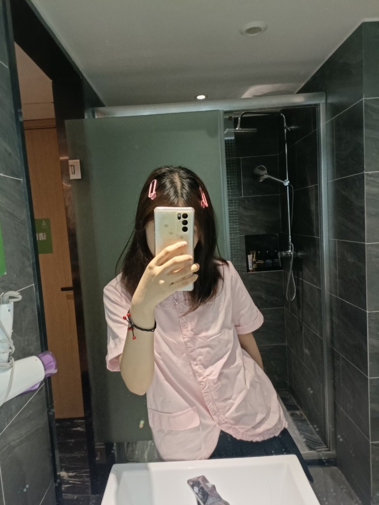 白笙-贵州省·遵义市·赤水市--身高1.60体重95斤,有自己的穿衣风格,长相偏甜美,会ps可自行修图