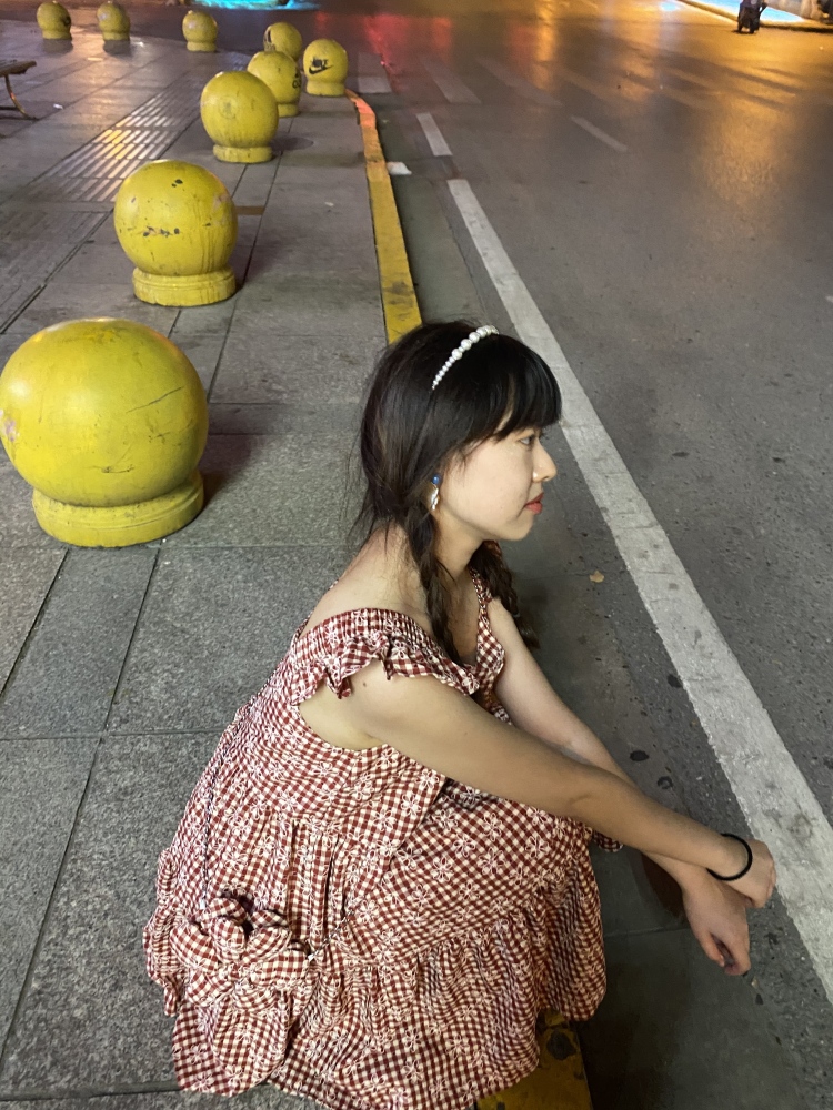 香菜叶子(多加香菜版)-湖北省·荆州市·公安县--可以接寄拍,喜欢穿搭,喜欢尝试新事物,有自己的想法和风格,很努力的一个小女孩,希望可以被看到