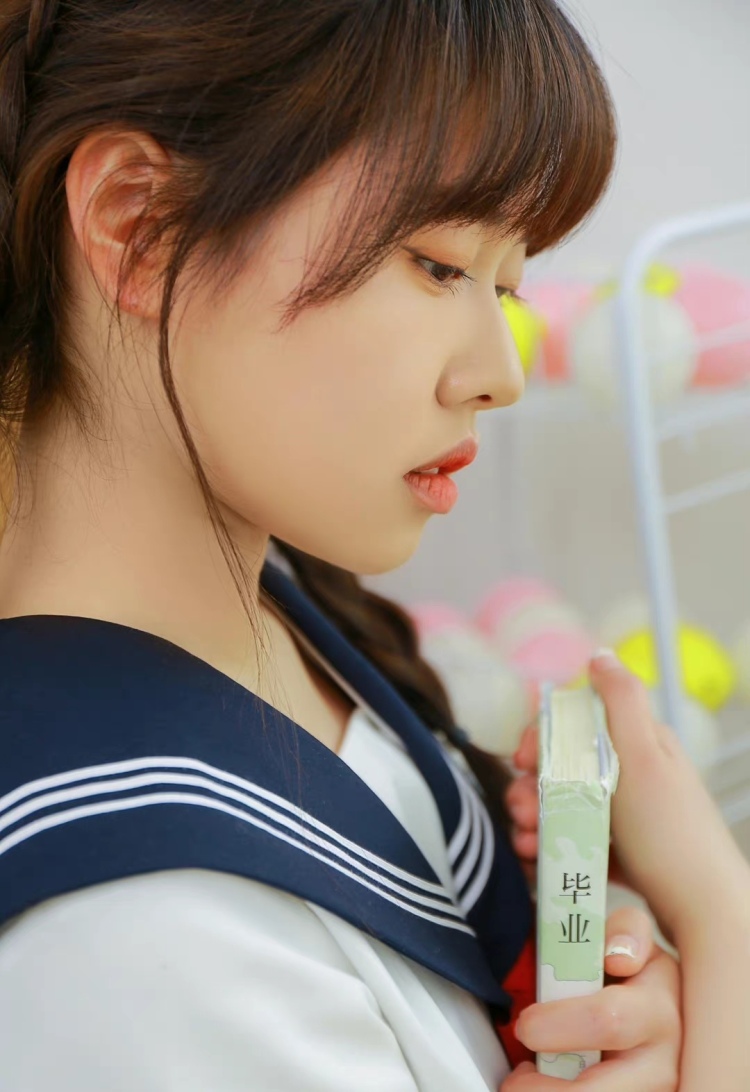 香菜叶子（多加香菜版）-湖北省·荆州市·公安县--可以接寄拍，喜欢穿搭，喜欢尝试新事物，有自己的想法和风格，很努力的一个小女孩，希望可以被看到