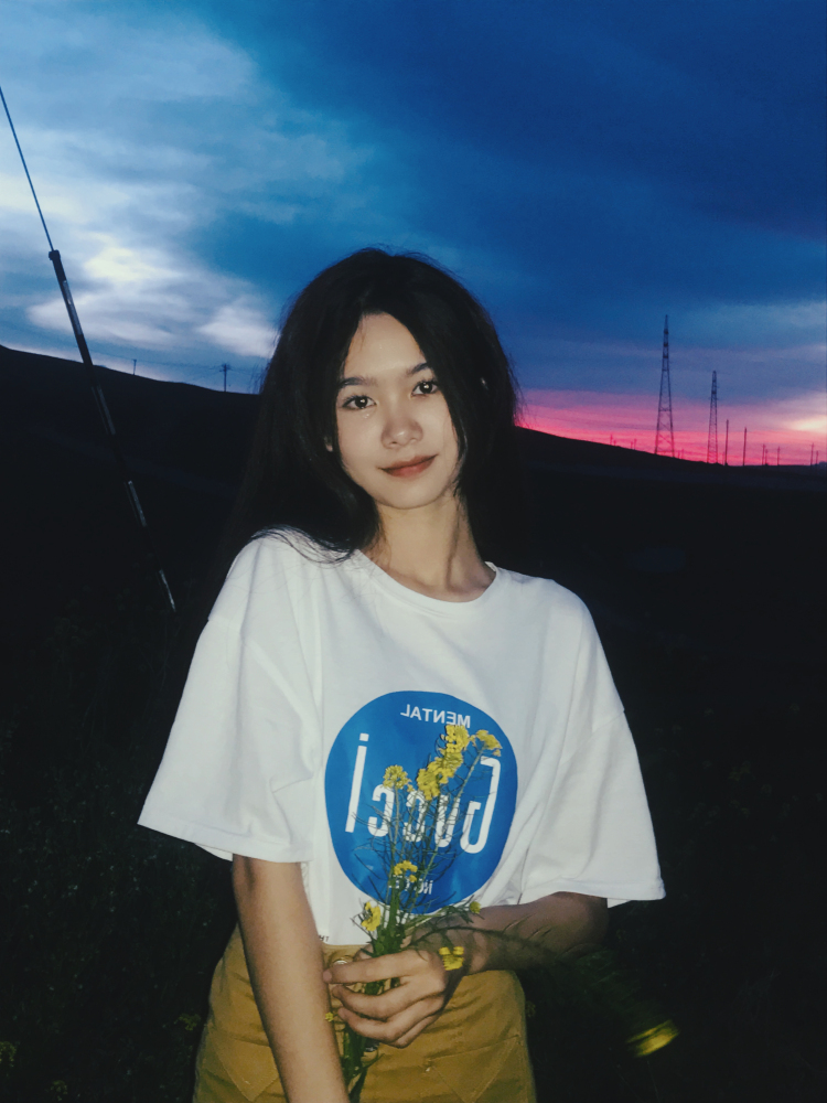 k^o^-新疆维吾尔自治区·伊犁哈萨克自治州·伊宁市--擅长拍照 喜欢穿搭 风格不限
会根据服装所风格来p图 身高168体重43
