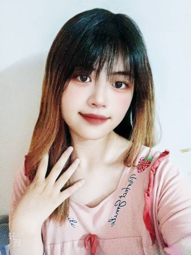 喝酸奶爱舔盖-江苏省·无锡市·梁溪区--爱拍照，会P图，设计类专业，具有一定的审美，会穿搭。价格方面可以和商家友好商量。