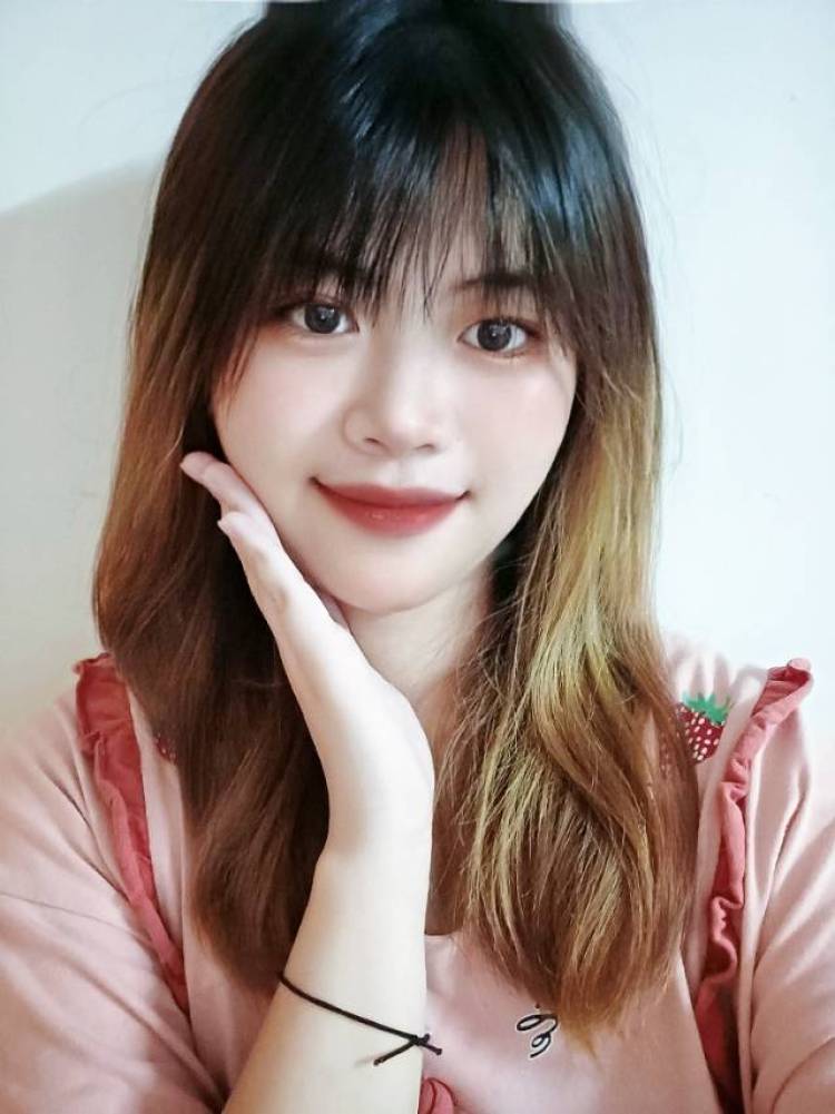 喝酸奶爱舔盖-江苏省·无锡市·梁溪区--爱拍照，会P图，设计类专业，具有一定的审美，会穿搭。价格方面可以和商家友好商量。