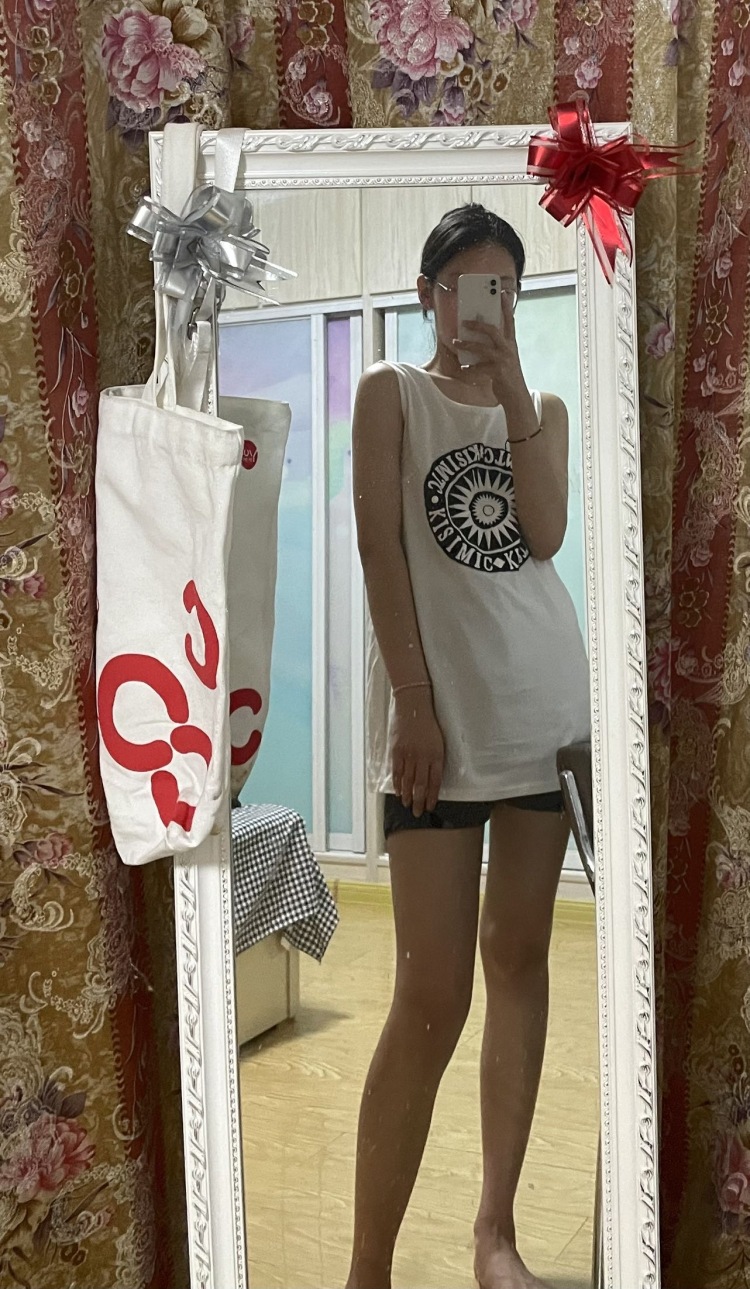 mMM-山东省·日照市·东港区--身高178CM，体重117可以说是大长腿啦
接衣服寄拍，买家秀等…..🍑pdd均可，会拍照会修图
拍照风格是对镜自拍+不露脸