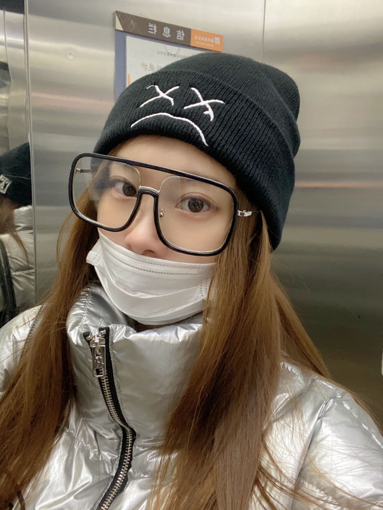 小花-辽宁省·沈阳市·铁西区--166cm,49kg,素人买家秀,开箱视频。各种风格均可,拍照快,P图好。