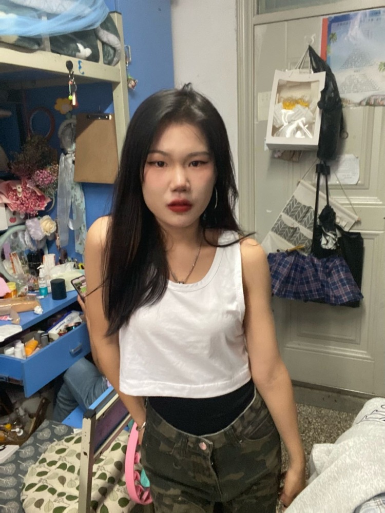 见一面-云南省·昆明市·呈贡区-快手-1:在校学生出图速度快
2:身材比例好(身高162、体重42kg三围78、60、88)
3:会穿搭
4:任何风格都OK