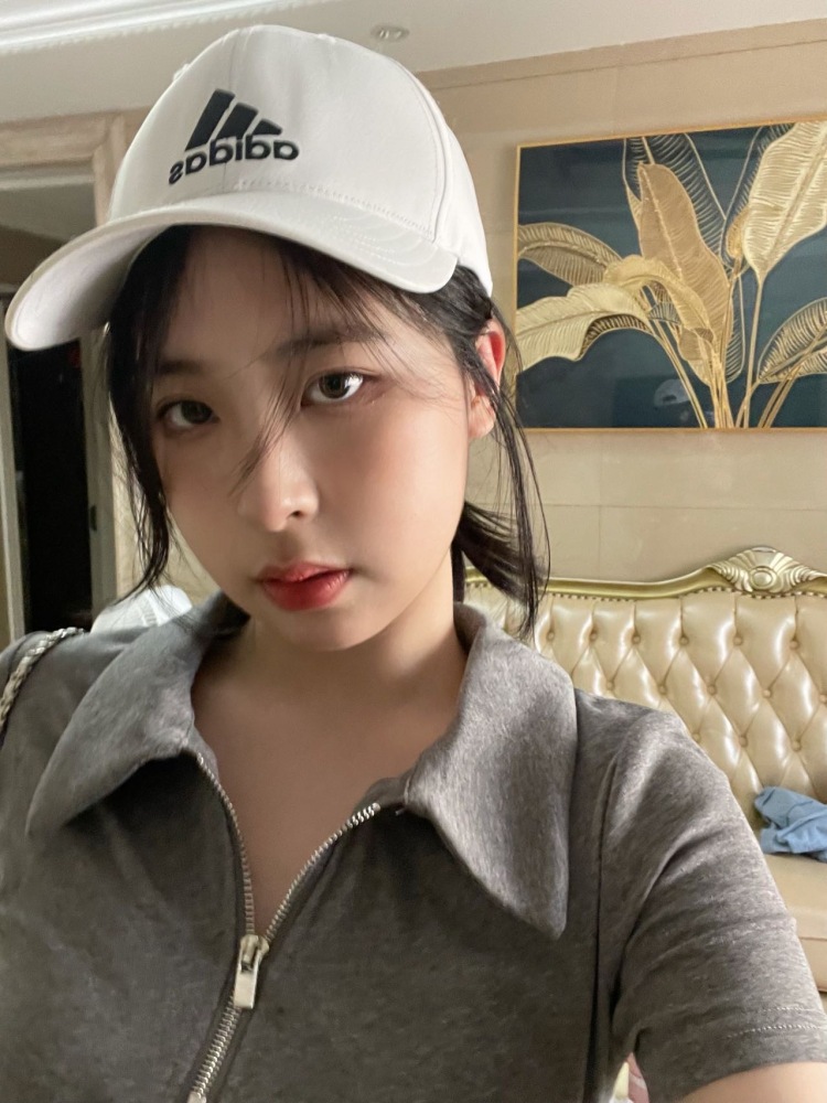 sabrina-浙江省·温州市·平阳县--接寄拍单~
好看的小裙子们饰品们都可以!日常喜欢拍美丽的照片
接写真(可互勉)