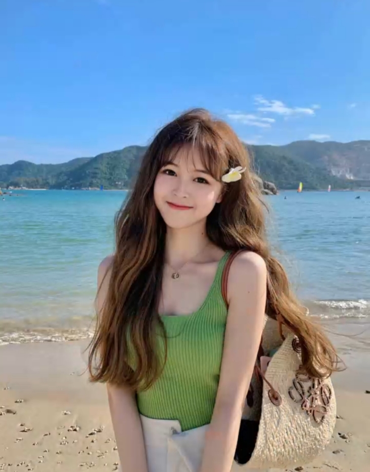요요🌞-浙江省·温州市·平阳县-抖音-接寄拍单,可以淘宝服装微胖衣服,会修图,出图快身高165体重64,有点微胖型,也可以接美甲的单
