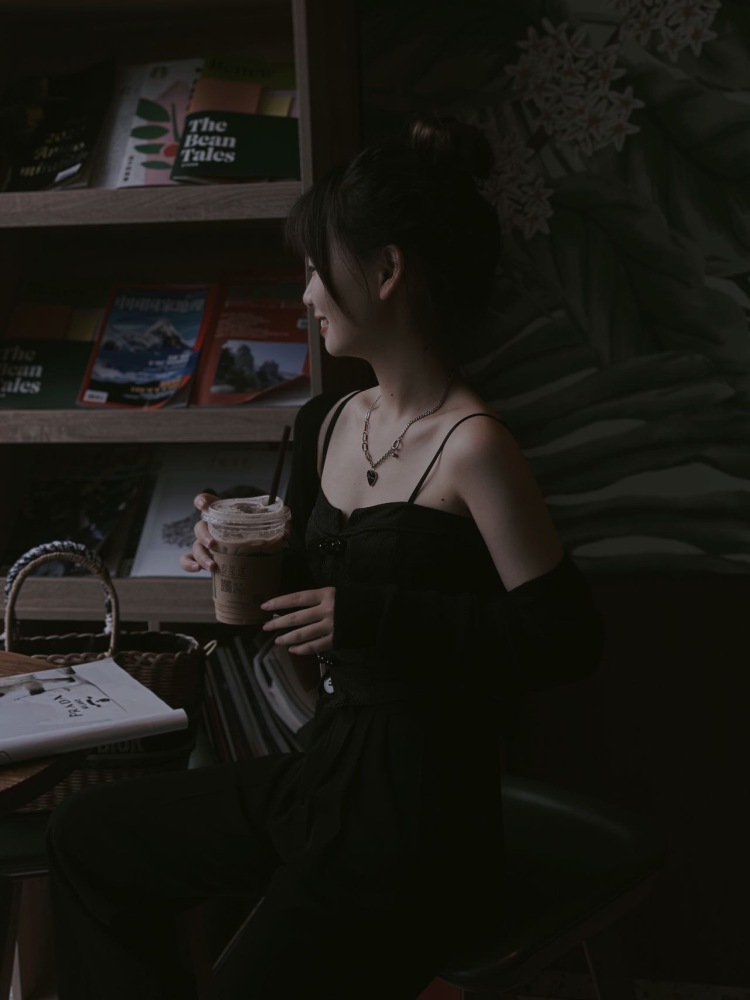 一半草莓-江苏省·无锡市·江阴市-抖音：一半草莓 -我是可爱类型的 也可以尝试性感气质 各种风格都可以驾驭 接买家秀 探店打卡 兼职平面模特 开箱测评