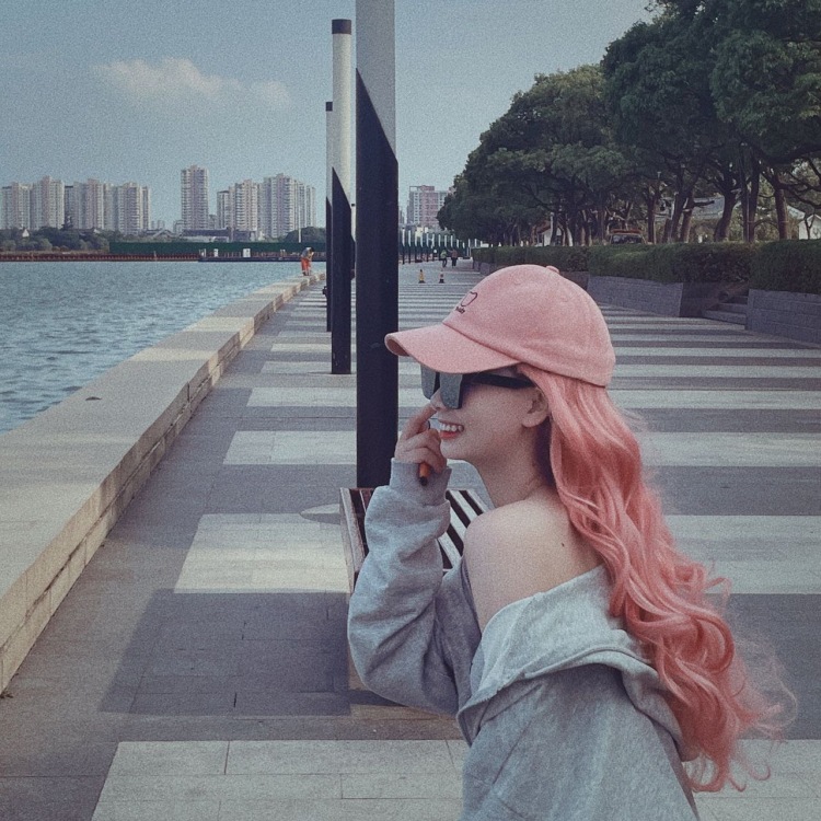 一半草莓-江苏省·无锡市·江阴市-抖音：一半草莓 -我是可爱类型的 也可以尝试性感气质 各种风格都可以驾驭 接买家秀 探店打卡 兼职平面模特 开箱测评