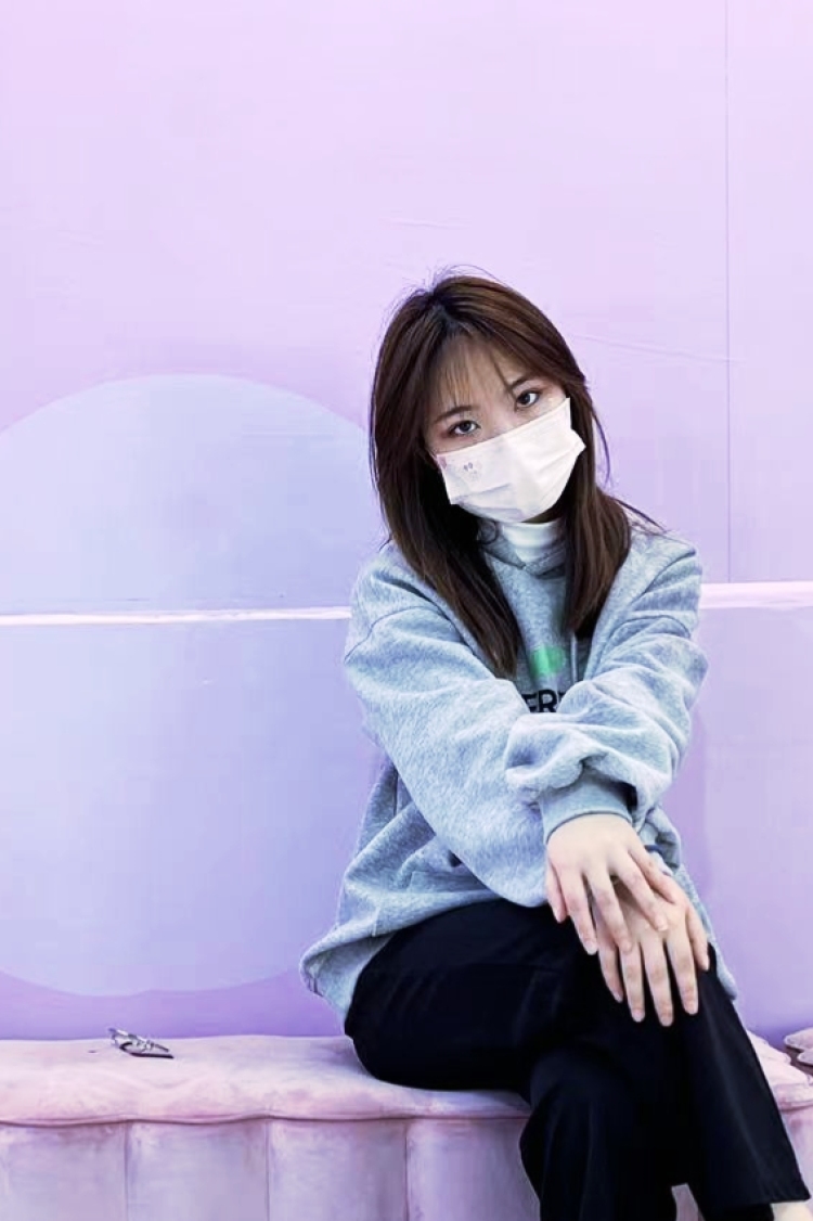  -湖北省·恩施土家族苗族自治州·利川市--身为一名合格的搞笑女，身高157，89斤，喜欢唱歌，喜欢拍拍美美的照片。喜欢分享自己的日常。能尝试多种风格。