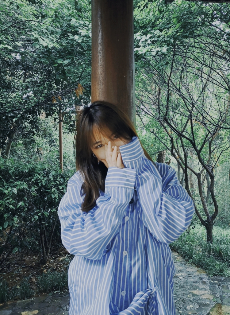  -湖北省·恩施土家族苗族自治州·利川市--身为一名合格的搞笑女，身高157，89斤，喜欢唱歌，喜欢拍拍美美的照片。喜欢分享自己的日常。能尝试多种风格。