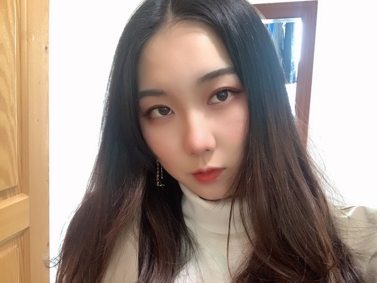 nine💕-广东省·深圳市·福田区-抖音,微信视频号-上镜、身材匀称,168cm、110健身身材。
接寄拍、开箱、宣传拍摄、配音。定位深圳。
会唱歌,剪辑vlog,p图。