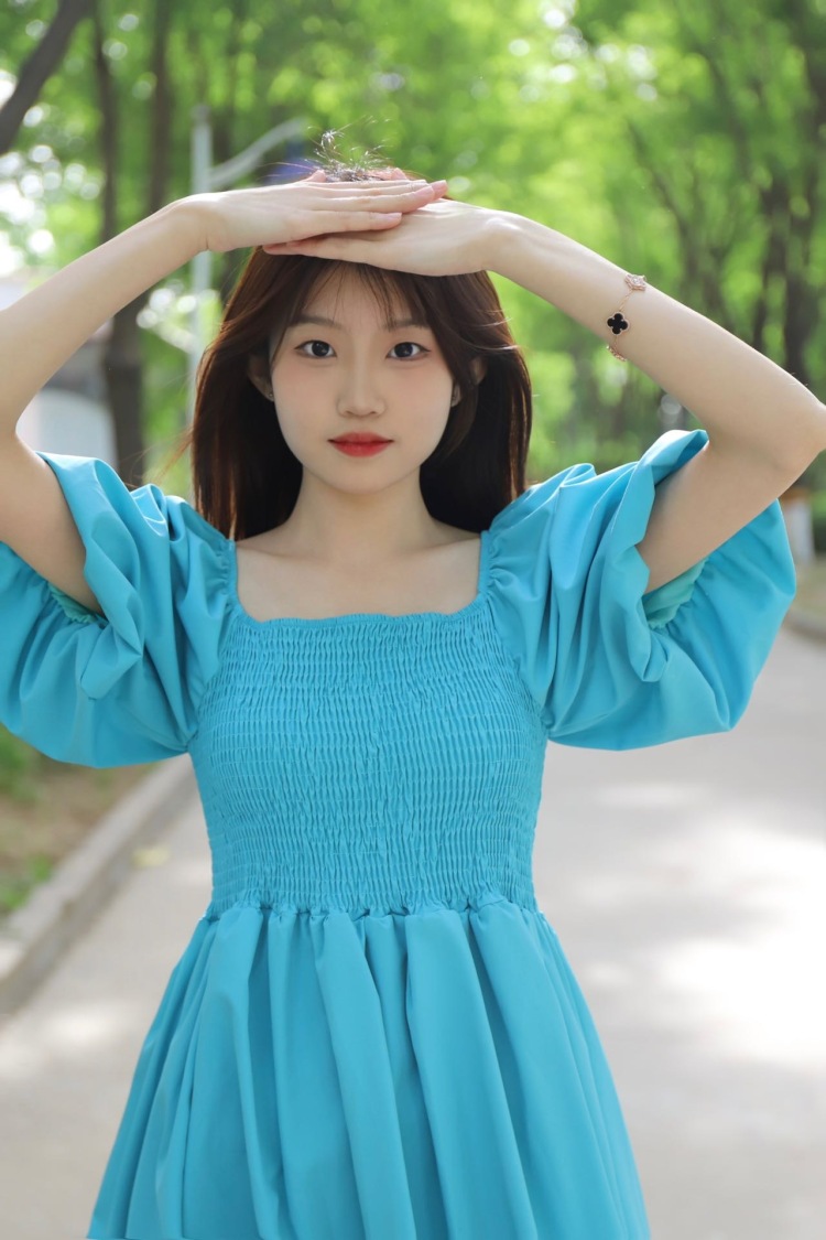 然然baby-河北省·石家庄市·新华区-抖音、快手-职业:学生
身高:160 体重:80
抖音粉丝:5152 快手:400
特长:跳舞、相机拍摄、剪辑视频、ps修图、能抓住热点运营抖音快手账号
接单范围:买家秀、接寄拍(通过抖音快手发布热门舞蹈视频,