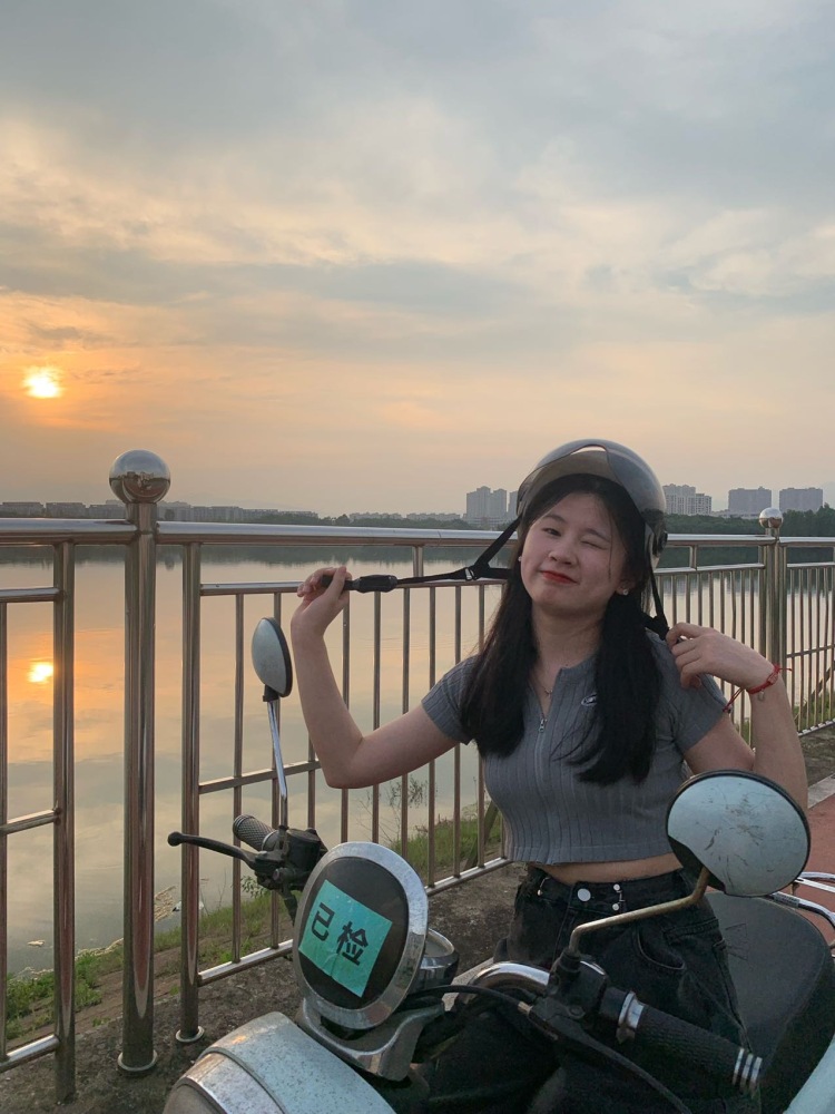 子冄-浙江省·金华市·金东区-抖音 快手-会拍照视频剪辑 可以接受寄拍送拍的各种服饰类 风格偏向小清新一点