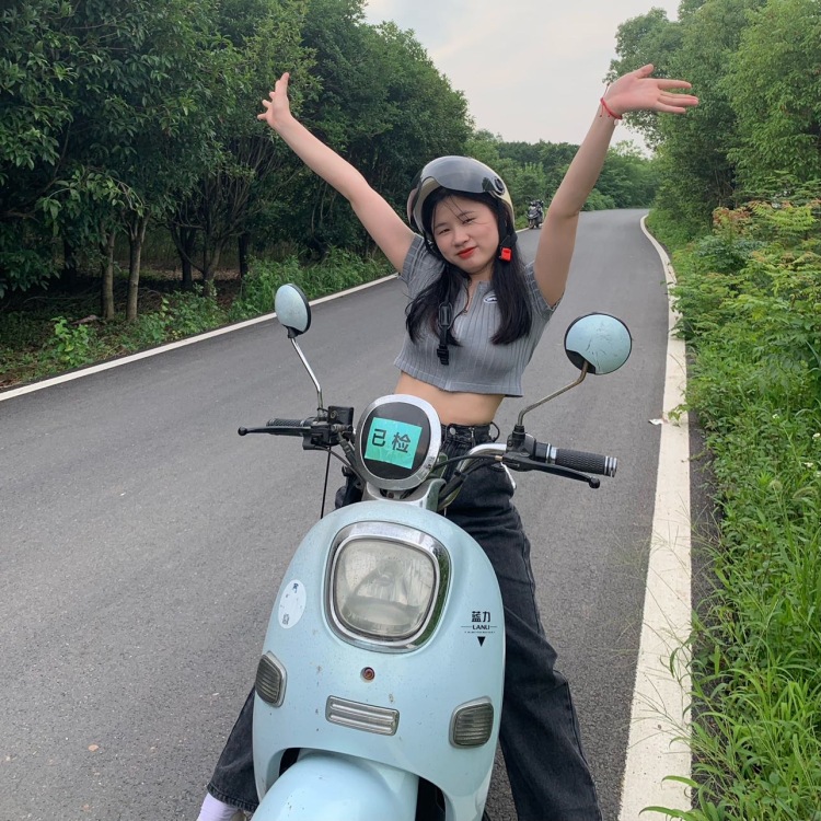 子冄-浙江省·金华市·金东区-抖音 快手-会拍照视频剪辑 可以接受寄拍送拍的各种服饰类 风格偏向小清新一点