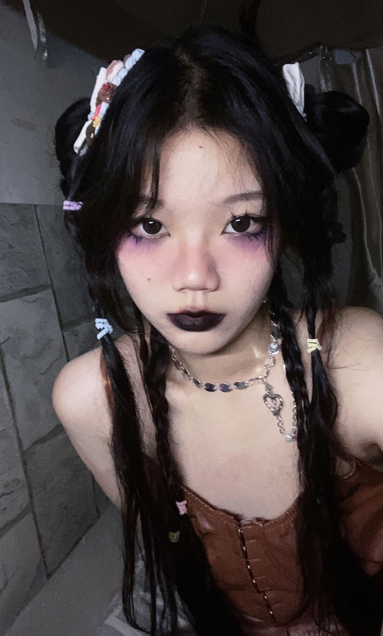 张得露-重庆市·重庆市·长寿区-*** 微博-有过网拍经验 只接网拍 风格多变 辣妹甜美都可 服装美妆类都接