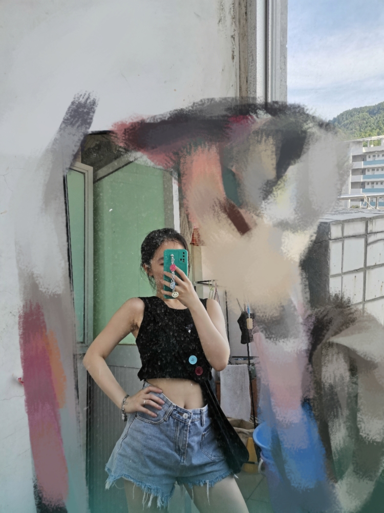 Danae🌸-广东省·河源市·源城区--身高150cm
体重41kg
可接寄拍，送拍，衣服饰品都可。
会拍照会修图，效率高。
如有需要也可以在抖音某红薯发布产品推荐