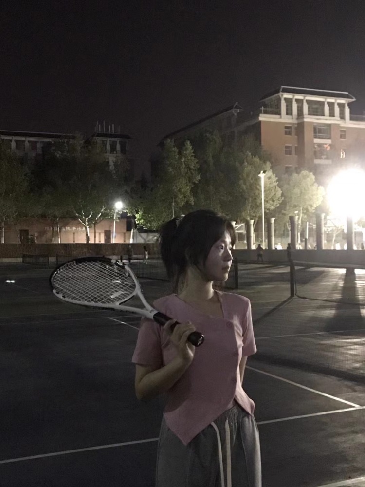 叶子-山东省·聊城市·茌平区--买家秀，开箱测评种草，短视频创作都OK
喜欢拍照记录生活和美美的自己
166cm，108
风格百搭