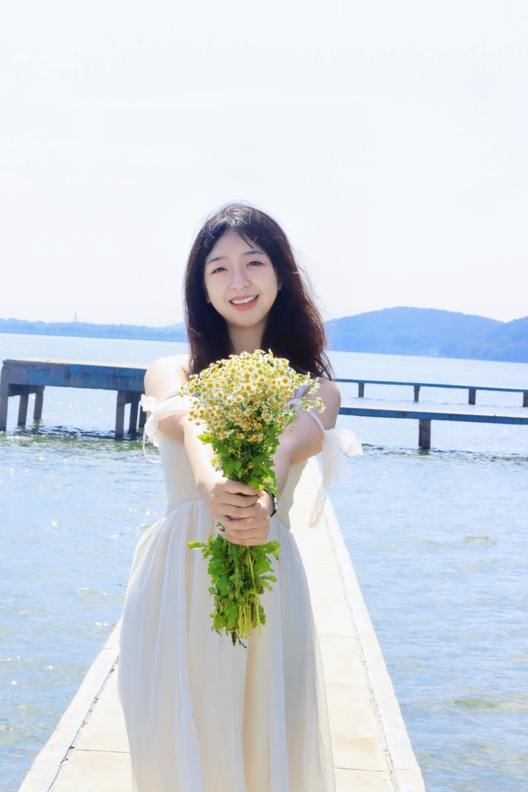 柚子馅的包子-江西省·鹰潭市·余江区--素人,身高:167,体重:53kg。
风格:日系,清新,淑女,文艺
可以接买家秀,会p图,好说话。