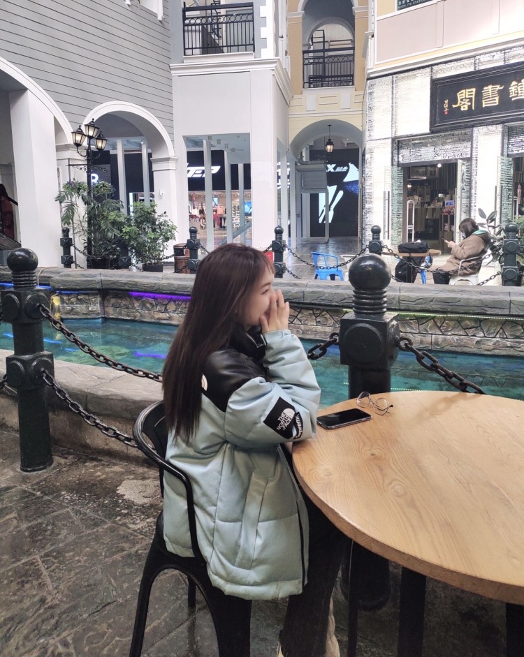 王逸飞.-吉林省·四平市·铁东区-快手-可以接一些饰品，卖家秀，衣服裤子鞋包包，还有免费试用，生活用品这一类等等