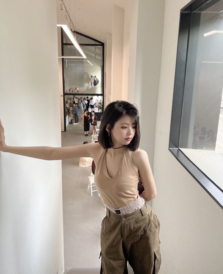 圆脸的反击-广东省·广州市·天河区--大家好!本人身高165,体重45公斤。风格甜酷,辣妹、纯欲都🉑️!喜欢拍照,不拖拉,会p图,脾气好,善沟通!探店,寄拍都🉑️!
身高:165CM
体重:45KG