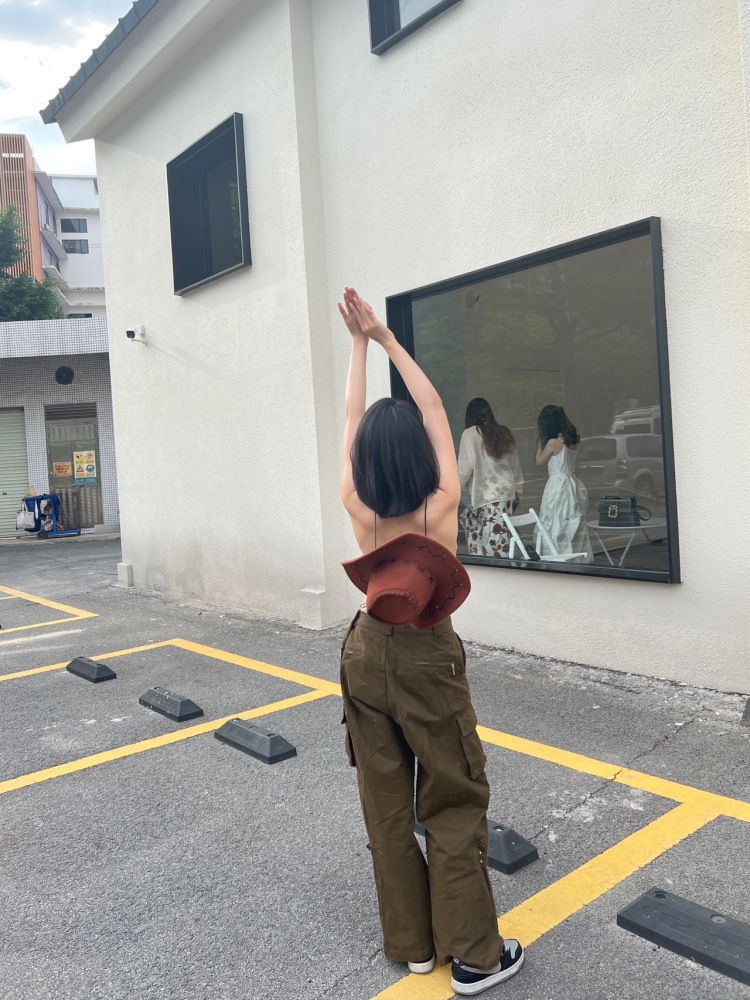 圆脸的反击-广东省·广州市·天河区--大家好!本人身高165,体重45公斤。风格甜酷,辣妹、纯欲都🉑️!喜欢拍照,不拖拉,会p图,脾气好,善沟通!探店,寄拍都🉑️!
身高:165CM
体重:45KG