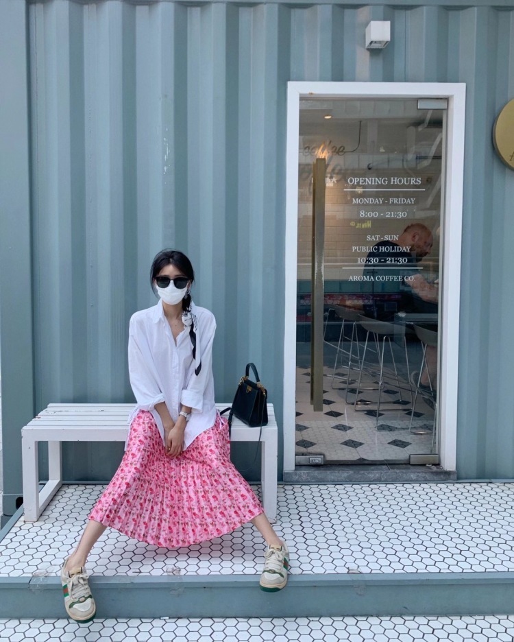 QIN-广东省·东莞市·长安镇-抖音/微博/某红薯-可接服装包包周边寄拍 会搭配会拍图会p图出图快 照片氛围好~162/42kg