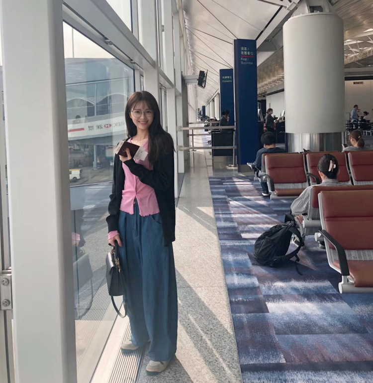 QIN-广东省·东莞市·长安镇-抖音/微博/某红薯-可接服装包包周边寄拍 会搭配会拍图会p图出图快 照片氛围好～162/42kg