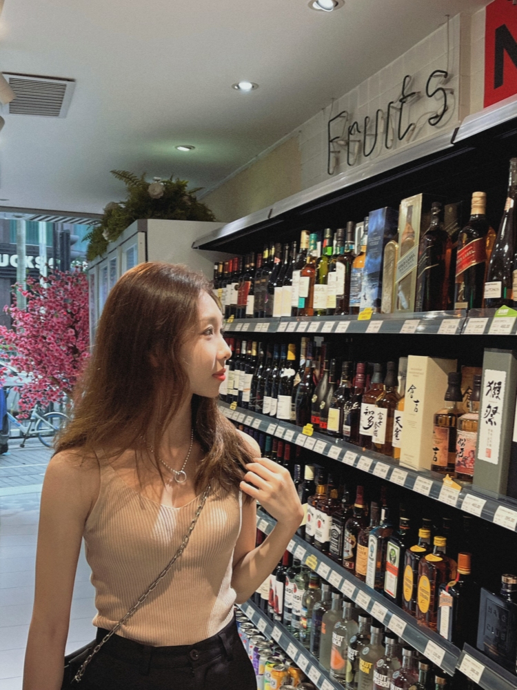 Peggy-广东省·佛山市·顺德区-抖音-性格开朗大方，幽默风趣，爱笑有耐心，善于沟通，工作认真，脚踏实地，热爱生活，努力向上，不断提升自我，敢于尝试不同风格！
可接寄拍、评论单 、什么都可以 ，会p照、拍照 室内室外都行，照片是本人 ！