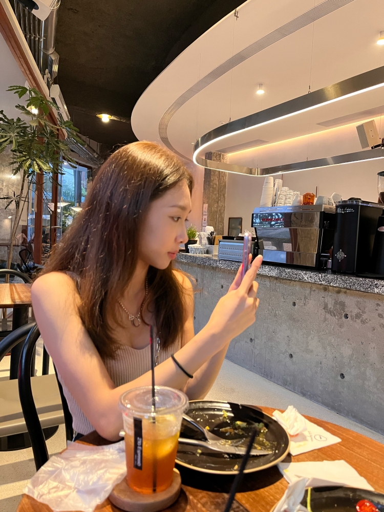 Peggy-广东省·佛山市·顺德区-抖音-性格开朗大方，幽默风趣，爱笑有耐心，善于沟通，工作认真，脚踏实地，热爱生活，努力向上，不断提升自我，敢于尝试不同风格！
可接寄拍、评论单 、什么都可以 ，会p照、拍照 室内室外都行，照片是本人 ！