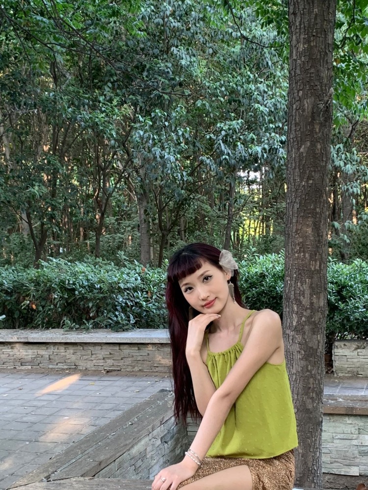 小迪-河南省·郑州市·金水区-抖音-168 95斤 接寄拍跟买家秀,会拍照 p图化妆,非诚勿扰哟!
