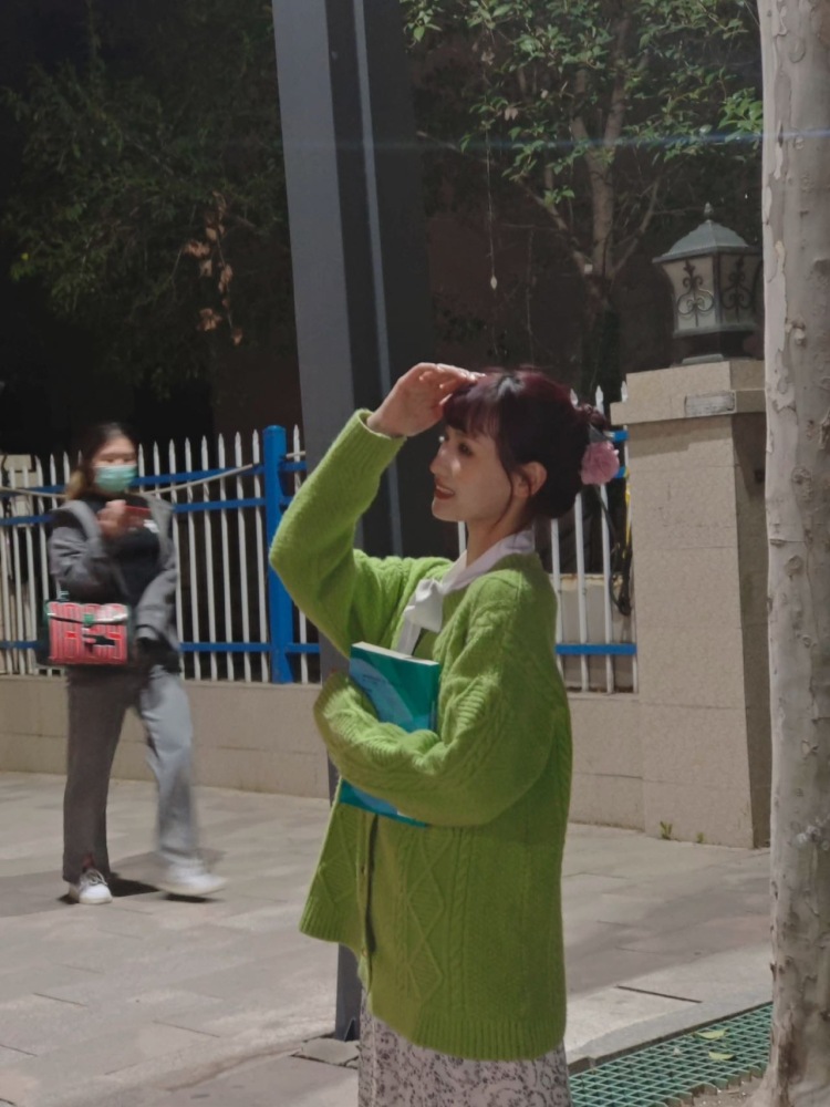 小迪-河南省·郑州市·金水区-抖音-168 95斤 接寄拍跟买家秀，会拍照 p图化妆，非诚勿扰哟！