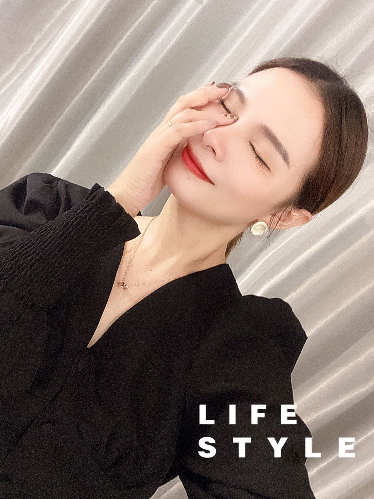 秋言敢言-浙江省·温州市·瓯海区-某红薯 抖音-本人擅长对镜拍,室内室外拍照均可。长时间从事服装配饰陈列搭配相关工作,有搭配经验和拍照技术。喜欢从事与时尚美的工作。会拍图p图,会剪辑视频。可寄拍,送拍,约拍,可拍买家秀,可参加商业活动,可探店拍照。