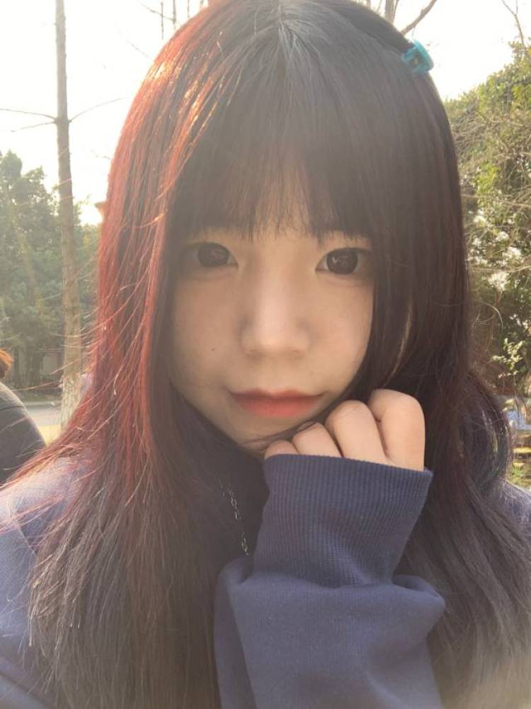 小小薇-四川省·成都市·双流区--超爱拍照,久而久之拍照技术变好了还会p一些图哦~😘会一些拍照小技巧 更出片哦!最重要的是出片快 质量好 效率较高呢✌️如有意向合作 那就赶紧向我发出合作邀请吧!😊