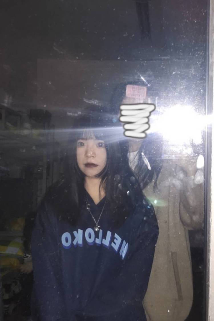 小小薇-四川省·成都市·双流区--超爱拍照,久而久之拍照技术变好了还会p一些图哦~😘会一些拍照小技巧 更出片哦!最重要的是出片快 质量好 效率较高呢✌️如有意向合作 那就赶紧向我发出合作邀请吧!😊
