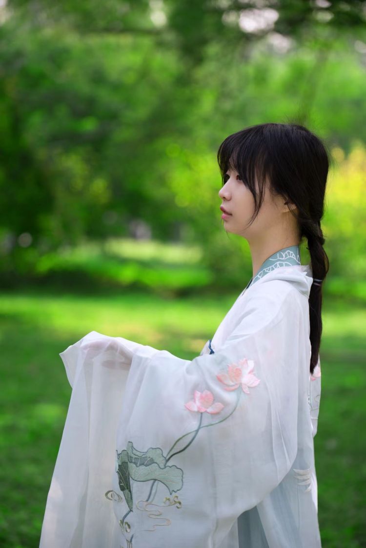 你算哪块草莓夹心小饼干-北京市·北京市·西城区-抖音-接寄拍，衣服，裤子，鞋子，包包首饰都可，风格可多样（手模，颈模，瞳模都可）