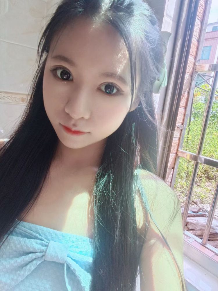 小一--海南省·海口市·美兰区-670000477-年龄21 身高170 体重40 身材比咧好 长相清纯 爱好跳舞唱歌 喜欢自拍 上镜好 皮肤好 瘦 接受各种风格的寄拍 快联系我吧