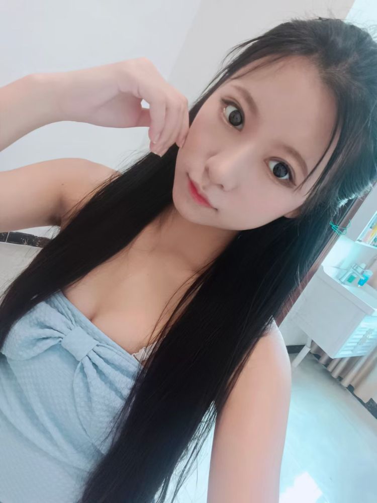 小一--海南省·海口市·美兰区-670000477-年龄21 身高170 体重40 身材比咧好 长相清纯 爱好跳舞唱歌 喜欢自拍 上镜好 皮肤好 瘦 接受各种风格的寄拍 快联系我吧