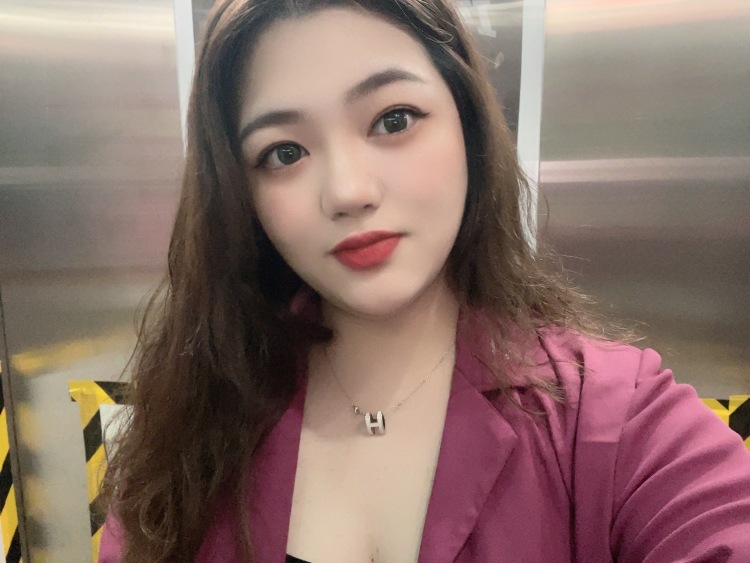 BoBo-福建省·福州市·仓山区--来自一名97年的小护士~可A 可酷,微胖女孩穿搭,让大家看到呀,美瞳也可哦嘻嘻嘻