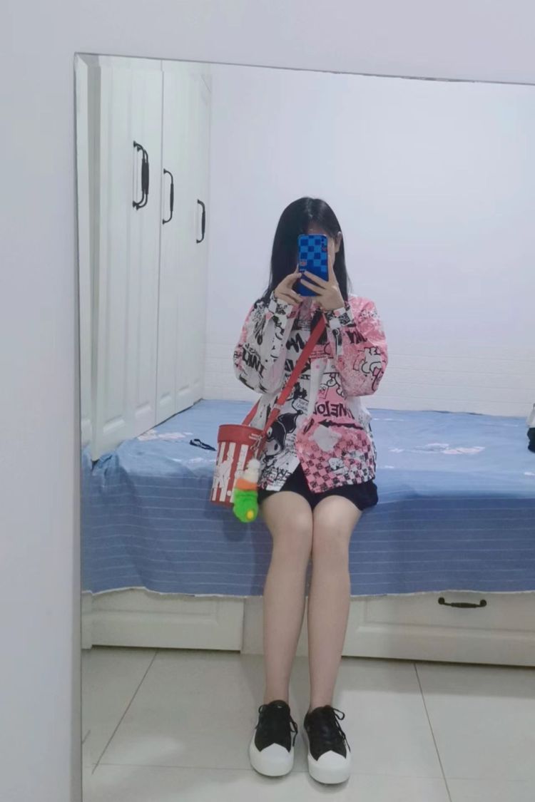 你可真邢-天津市·天津市·武清区--某红薯粉丝9千+ 
身高165 体重50kg
可接：服饰，化妆品